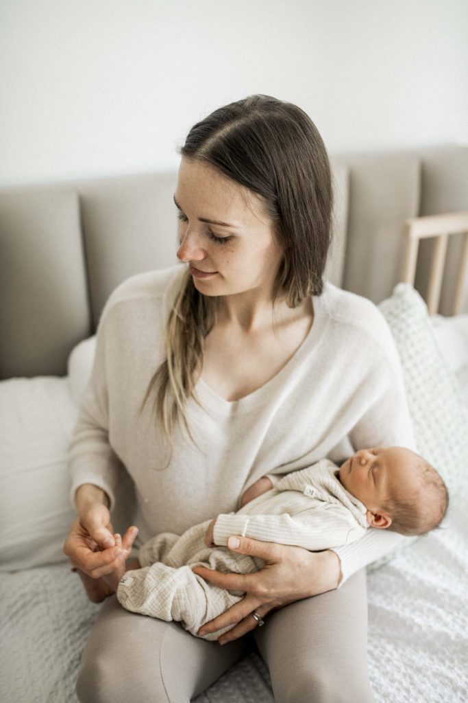 Natürliche Babyfotos Stuttgart zu Hause