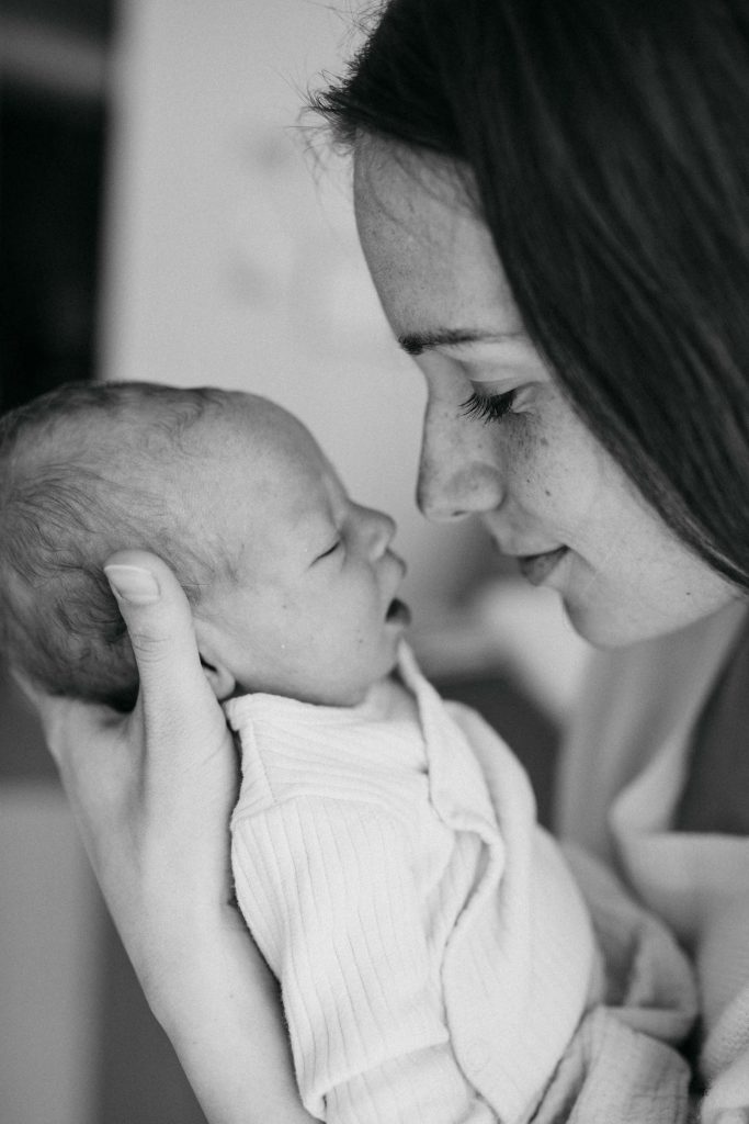 Natürliche Babyfotos Stuttgart zu Hause