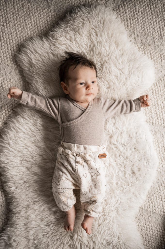 Natürliche Babyfotos zu Hause Stuttgart